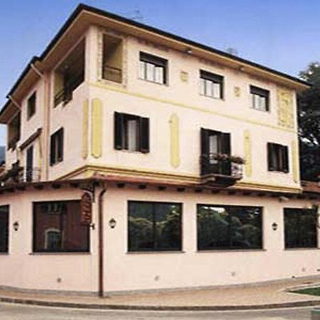 Hotel La Bussola Cittiglio Exterior foto