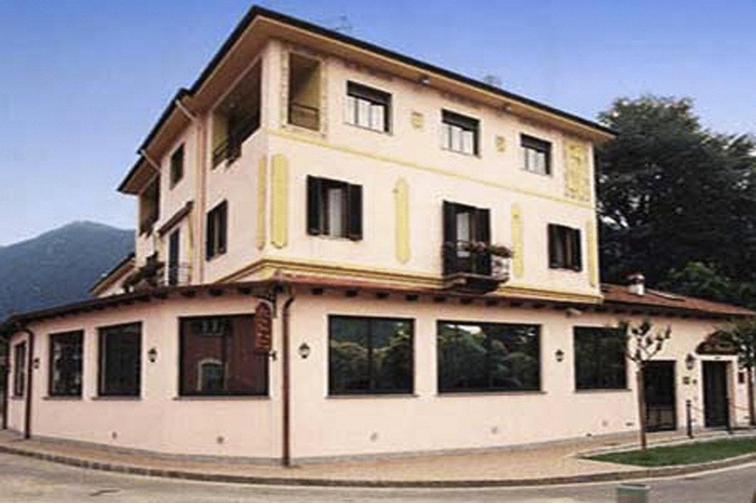 Hotel La Bussola Cittiglio Exterior foto